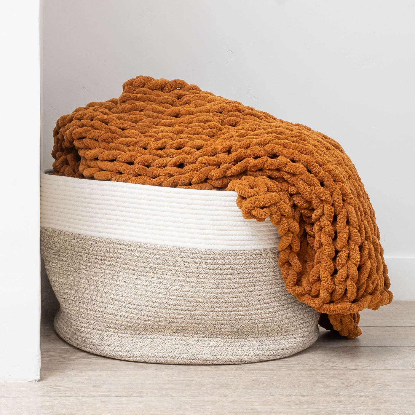 Amber 50x60" Chenille Chunky Knit Blanket