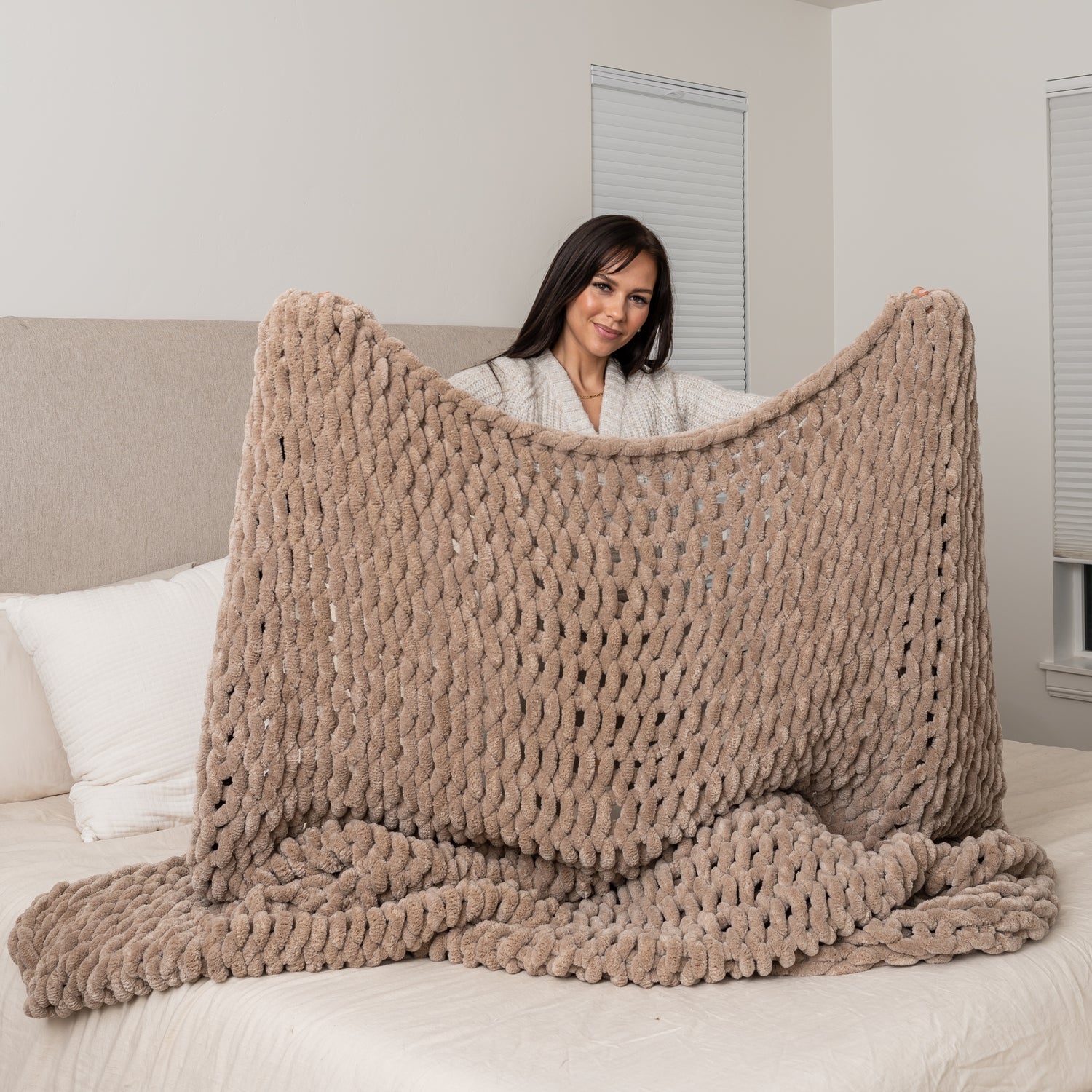 Sage Chenille Chunky Knit Blanket - Queen Size - Farmhouse & Boho Throw –  Samiah Luxe